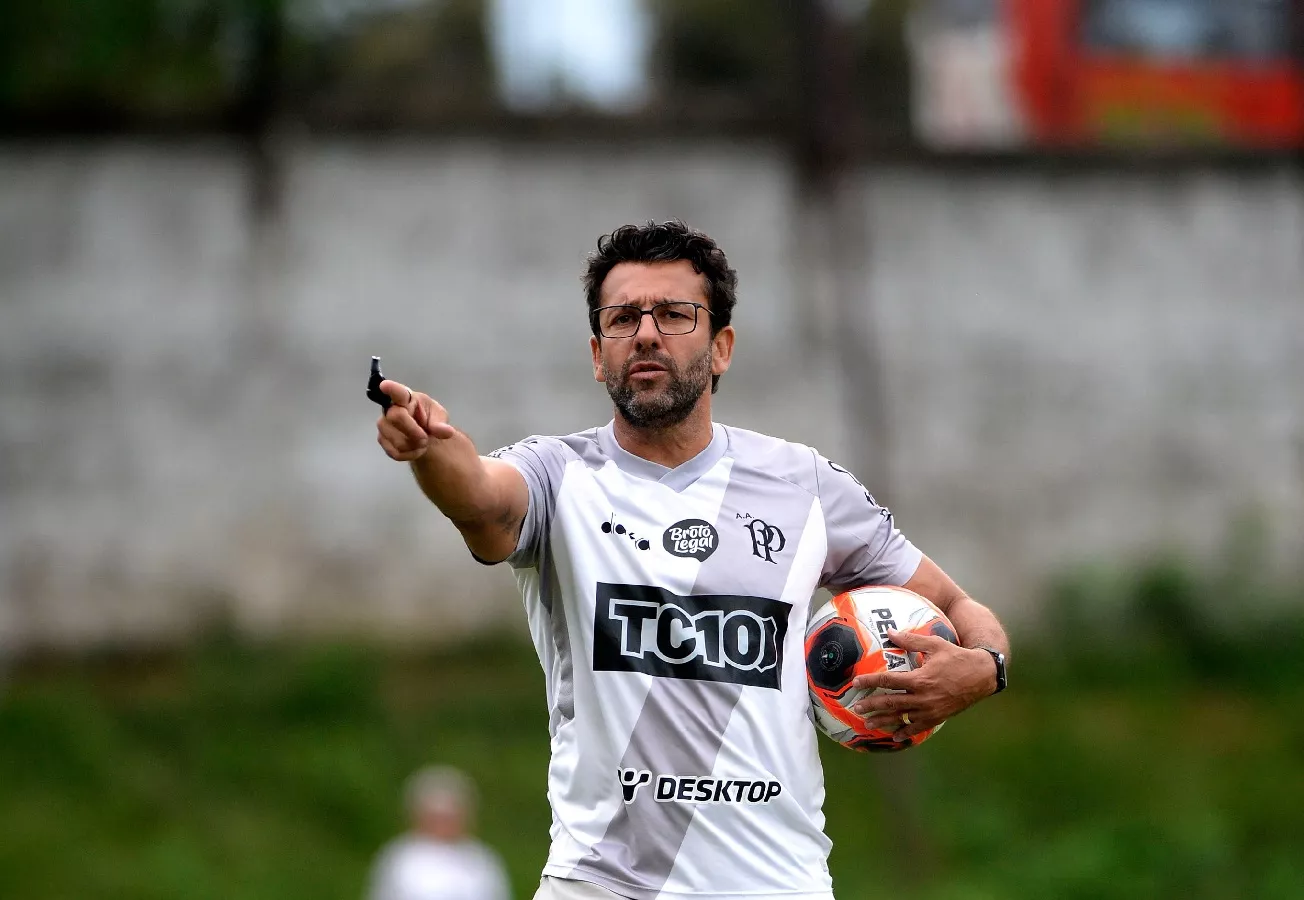 Valentim prega equilíbrio após goleada sofrida e mira reação da Ponte contra o Náutico 1 Ponte alberto