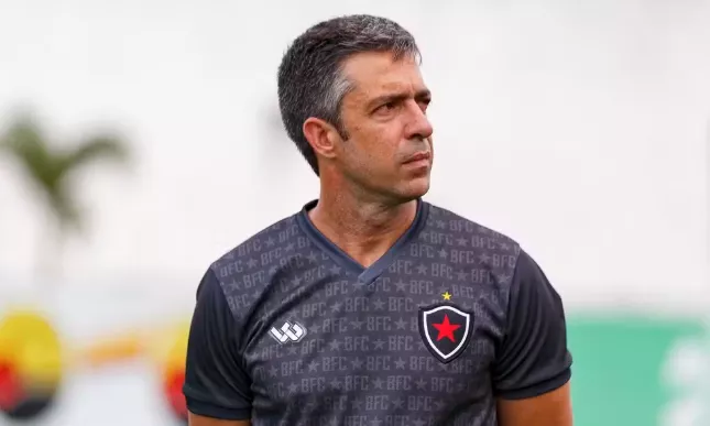 Porto Vitoria contrata o treinador Joao Burse