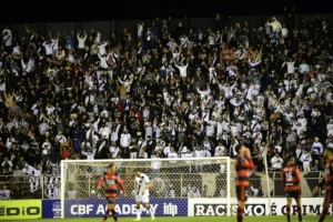 Mazola Jr cobra mais presença da torcida do Ituano: 