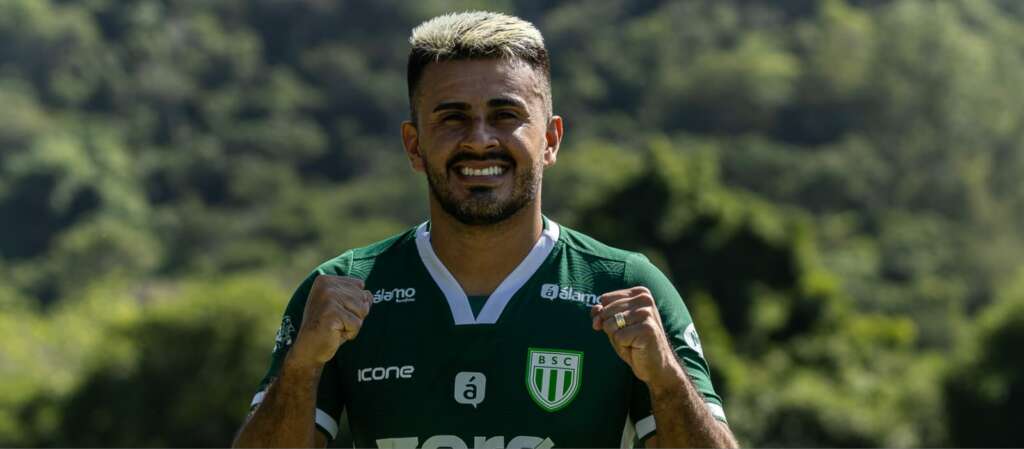 Boavista oficializa a contratação de Rafhael Lucas