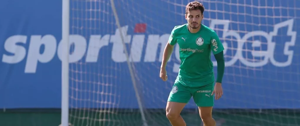 Raphael Veiga destaca fase do Palmeiras: ‘Cada vez mais preparado’