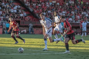 Série B: Remo protesta contra arbitragem após gol anulado
