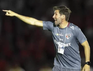 Cuberas diz não buscar desculpas por falta de gols no São Paulo, mas cita atacantes lesionados