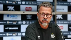 Cléber Xavier prevê Santos mais 'finalizador' no clássico com o Corinthians no domingo