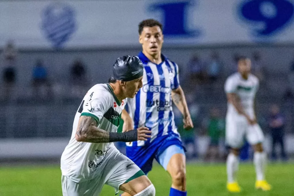 CSA 3 x 2 Maringá - Vitória em jogo quente pela Série C (Foto: Renato Alexandre/Maringá)