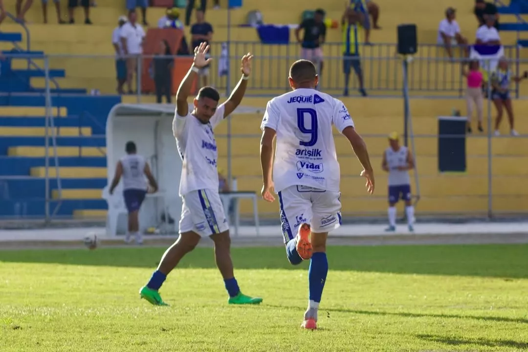 Jequié-BA 3 x 1 Lagarto-SE - Baianos vencem mais uma em casa 1 Jequié-BA 3 x 1 Lagarto-SE - Baianos vencem mais uma em casa (Foto: Alan Ribeiro e Alisson Nito/ADJ)