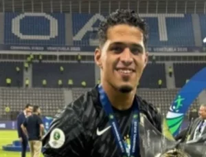 Campeão sul-americano, goleiro cria do Atlético-MG ganha espaço no profissional