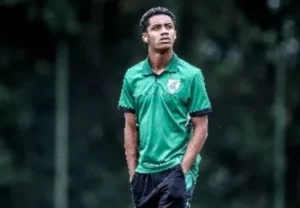 Atacante de 17 anos chama atenção no profissional do América-MG