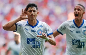 Bahia 2 x 1 Vitória - Tricolor supera expulsão e cola no G-4