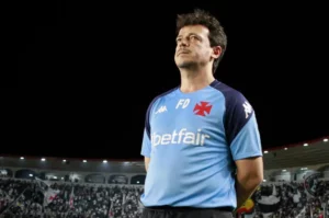 Mesmo com vaga, Diniz mostra insatisfação com desempenho do Vasco