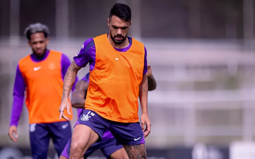Raniele pede foco ao Corinthians: 'Dar uma resposta para torcida'