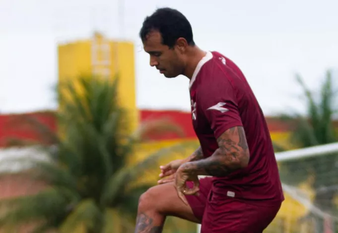 Atacante do Náutico inicia transição e cria expectativa por retorno 1 Vinícius Náutico