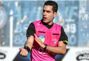 Árbitro da Série C substituído após levar bolada segue internado