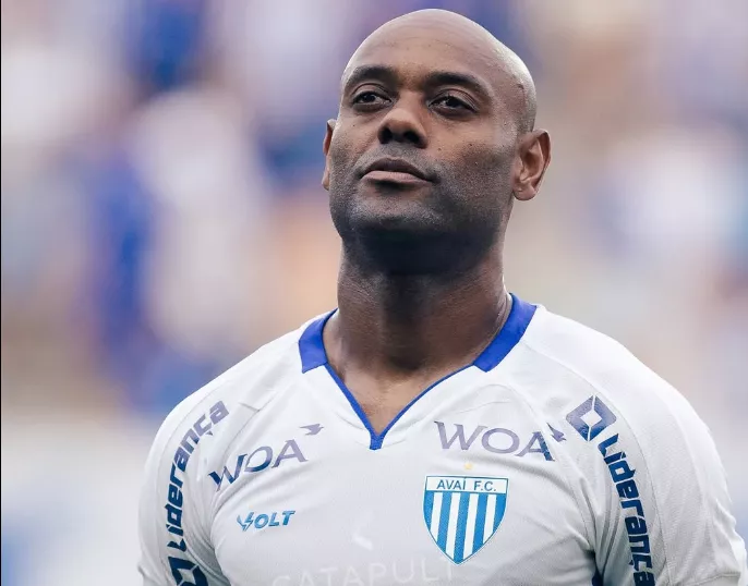 Retrô prepara pacotão de reforços; Gigante com mais de 400 gols negocia 2 Vagner Love Avaí Retrô