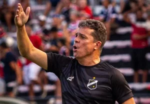 Série C: Após irritação com arbitragem, Evaristo Piza foca em jogo importante do ABC