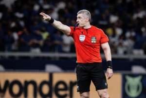 Árbitros evitam barba e tatuagem por imagem de neutralidade