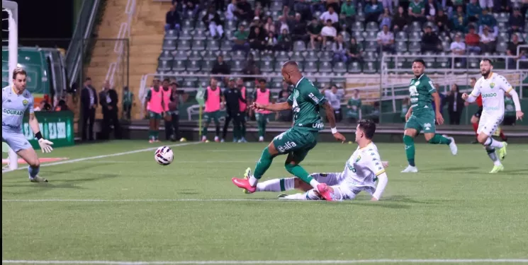 Chapecoense 2 x 1 Cuiabá – Chape vence duelo direto e dorme no G4 da Série B