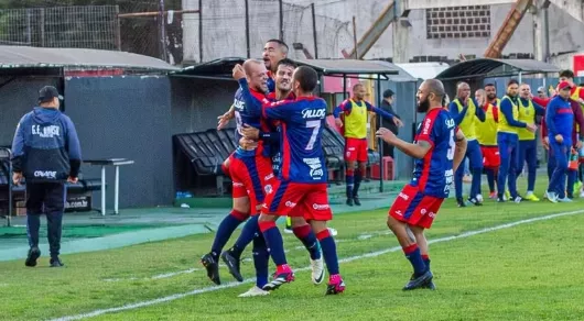 Brasil-RS 1 x 2 Marcílio Dias-SC – Marinheiro dorme na ponta do Grupo A8