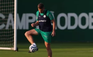 Zagueiro espera se manter invicto no Palmeiras: 'Continuar no topo'