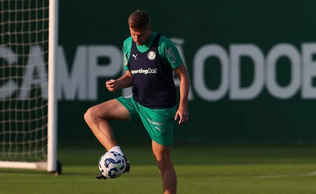Zagueiro espera se manter invicto no Palmeiras: 'Continuar no topo'