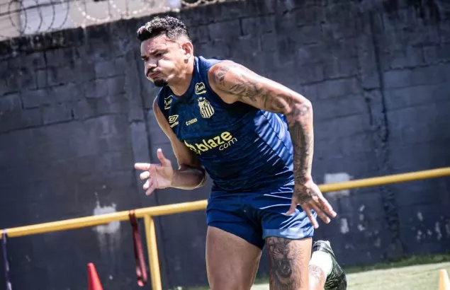 Atacante mostra confiança em embalo do Santos no reencontro com amigos do Botafogo