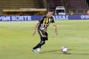 Ynaiã, do Volta Redonda, celebra 150 jogos no futebol profissional