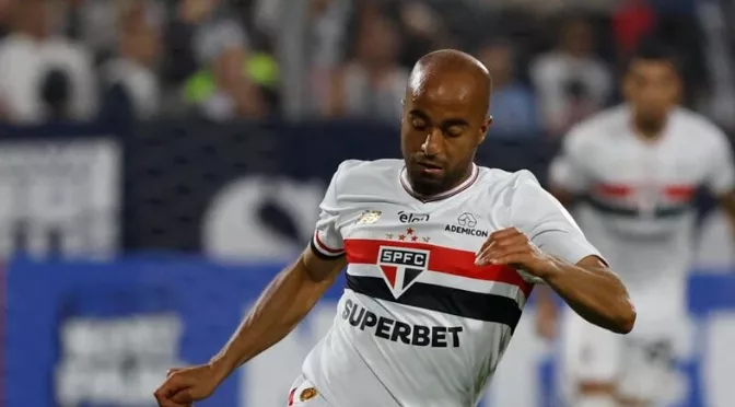 Lucas Moura acusa novas dores e adia volta à titularidade no São Paulo