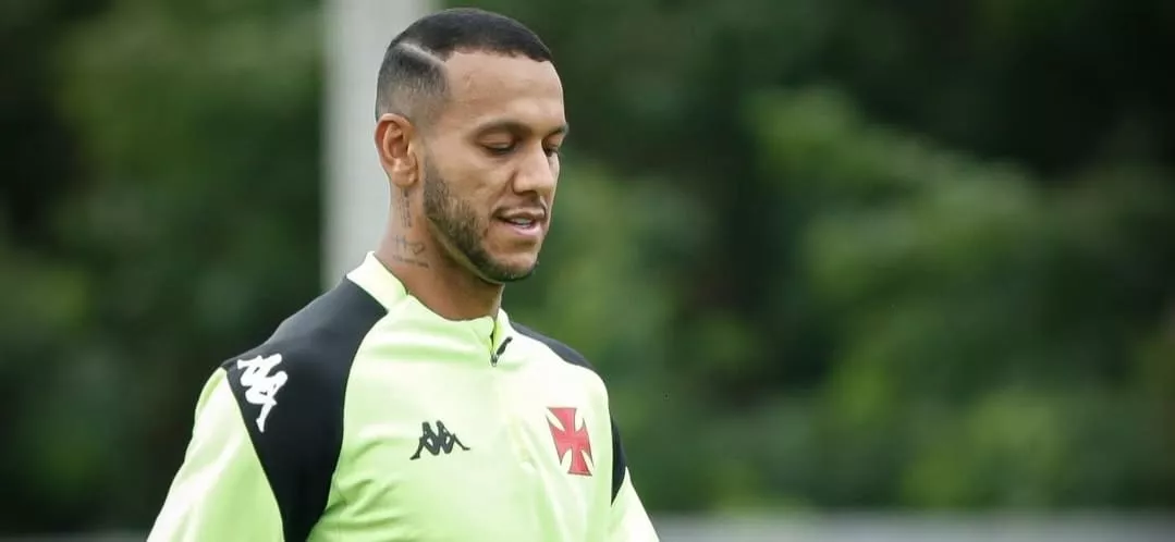 Vasco encaminha rescisão de contrato com Souza
