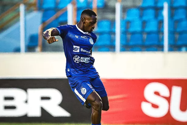Confiança rescinde com volante e atacante; Clube chega a cinco saídas 1 Matheus Blade Confiança