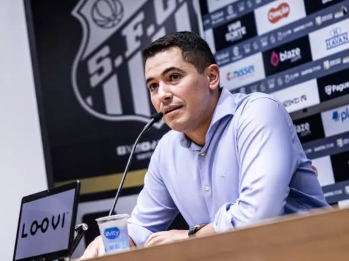 Pedro Martins deixa o cargo de CEO após entrar em colisão com a diretoria do Santos