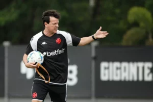 Diniz volta ao Vasco cheio de entusiasmo: 'Sei que temos de melhorar, mas confio muito no time'