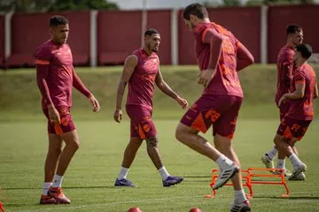 Vila Nova x Athletico-PR – Duelo direto por vaga no G4