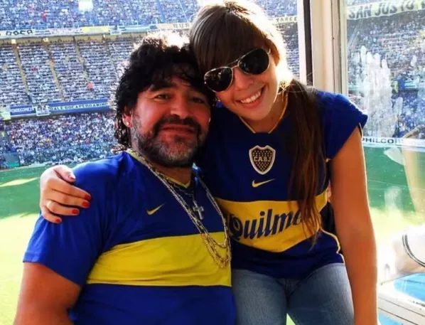 Filha de Maradona ataca equipe médica e diz que internação foi 'encenação'