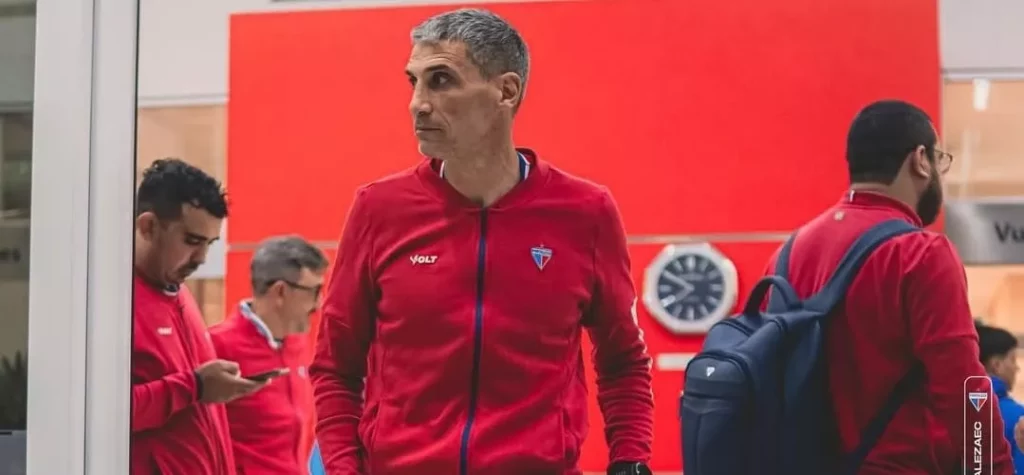 Flamengo x Fortaleza - Rubro-Negro busca a liderança do Brasileirão 2 Vojvoda