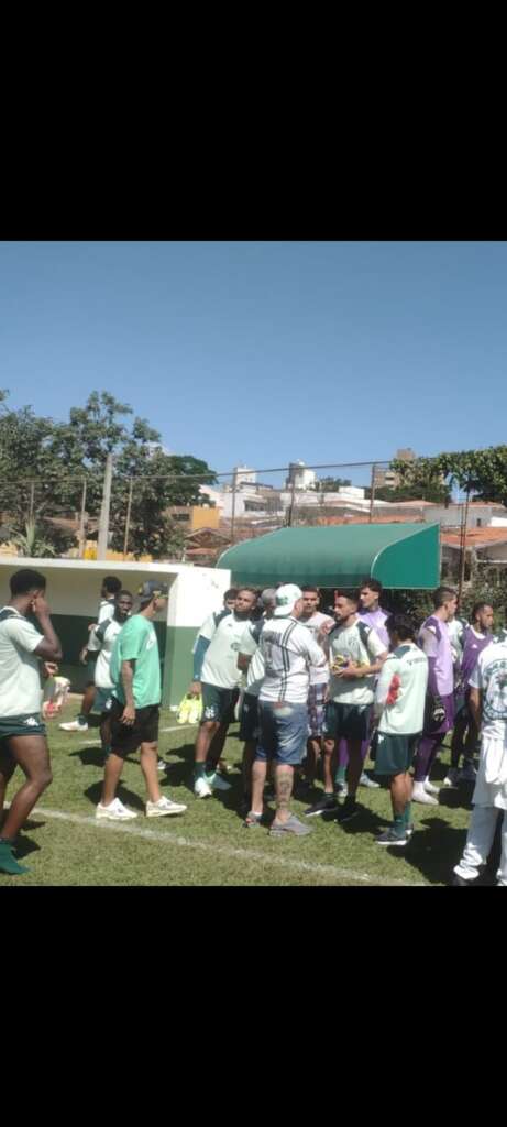Torcida Organizada do Guarani invade treino e cobra presidente do CA 4 Guarani drama bastidores