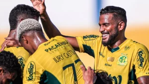 Lateral do Mirassol projeta duelo com o Corinthians: “Sempre especial”