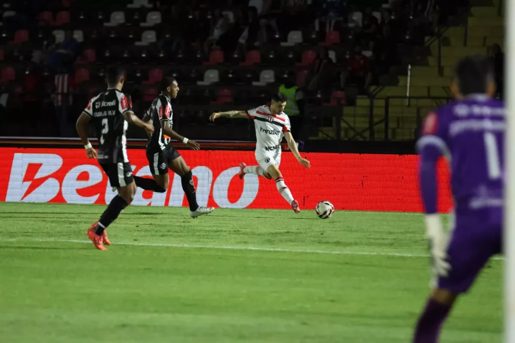 Botafogo-SP 0 x 3 Athletic-MG - Esquadrão vence duelo direto e sai do Z-4 5 WhatsApp Image 2025 05 12 at 20.01.50