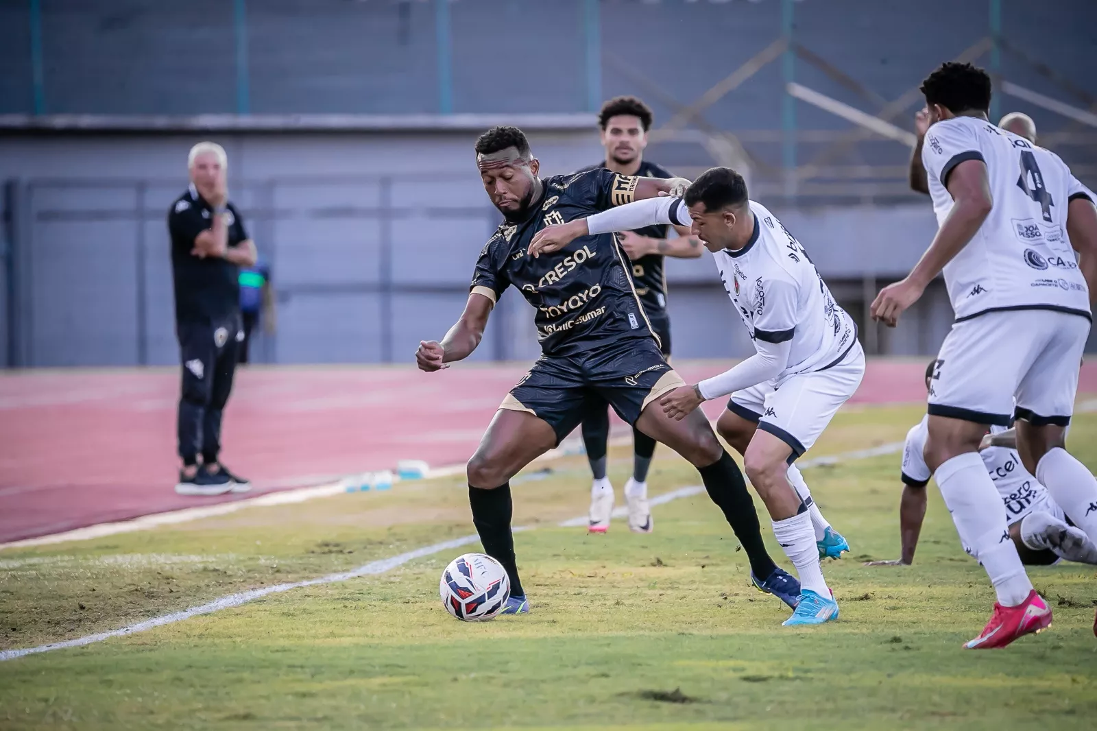 Após empate, técnico do Maringá foca na decisão com o Atlético-MG 1 Após empate, técnico do Maringá foca na decisão com o Atlético-MG (Foto: Fernando Teramatsu / MFC)