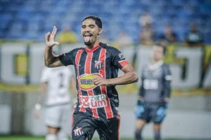 Arbitragem registra gol contra e tira hat-trick de atacante do Anápolis na Série C