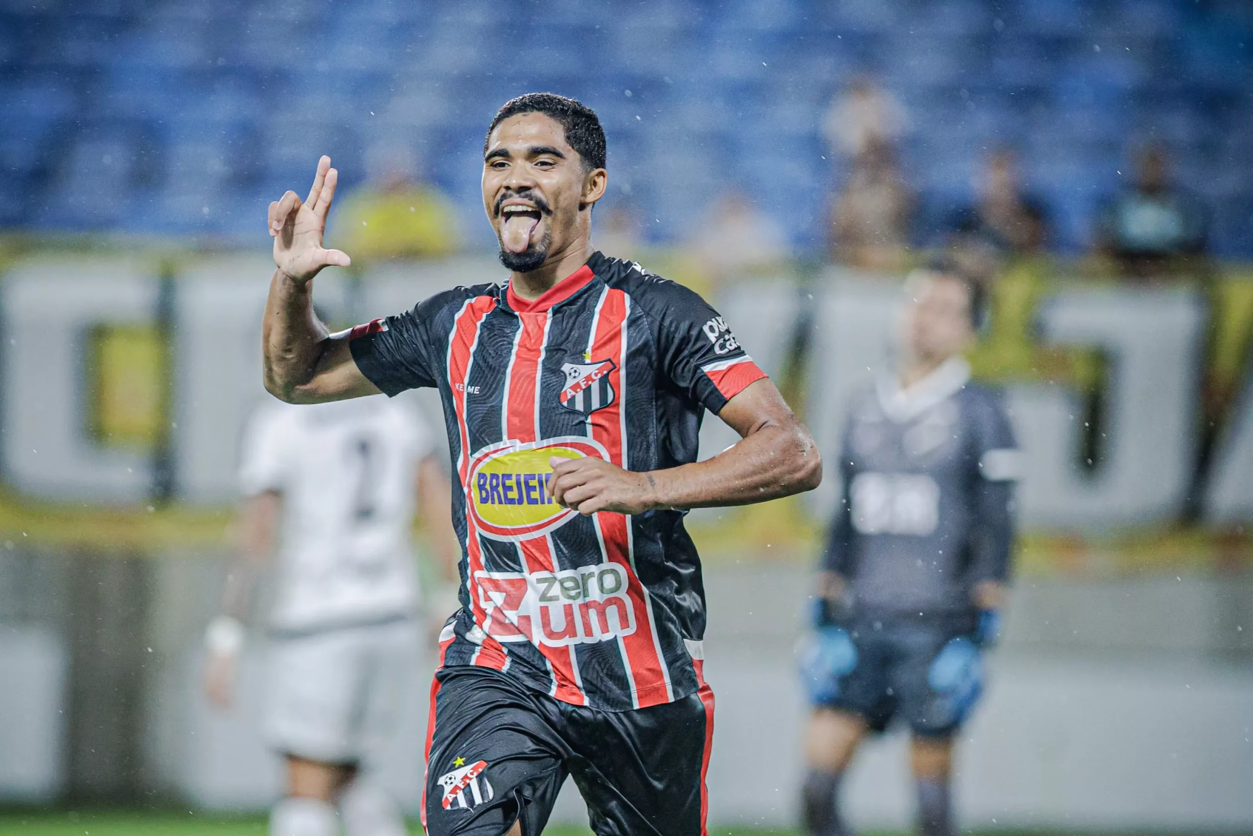 Arbitragem registra gol contra e tira hat-trick de atacante do Anápolis na Série C