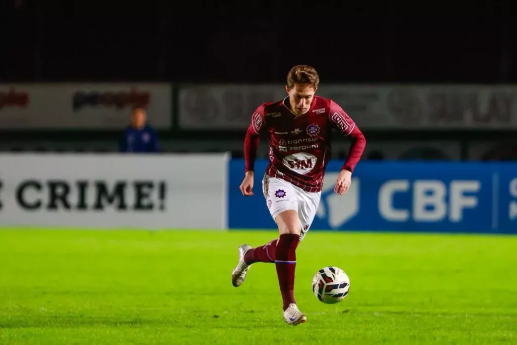 Caxias rescinde com atacante que jogou 16 vezes na temporada