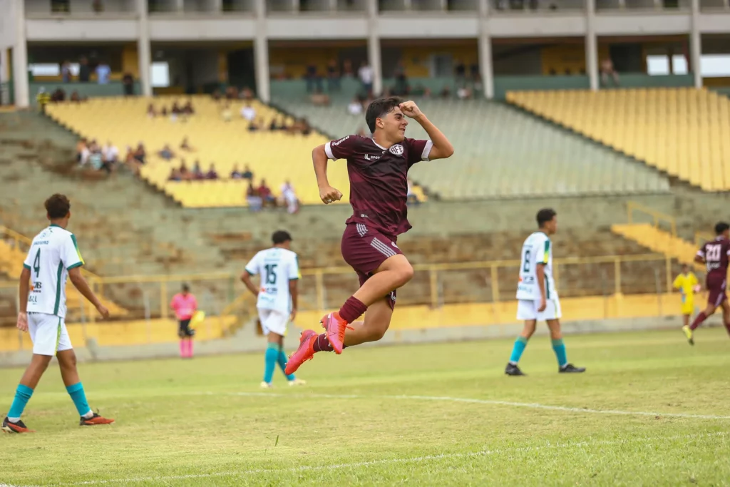 Enzo Janone, destaque da Ferroviária, assume a artilharia do Campeonato Paulista