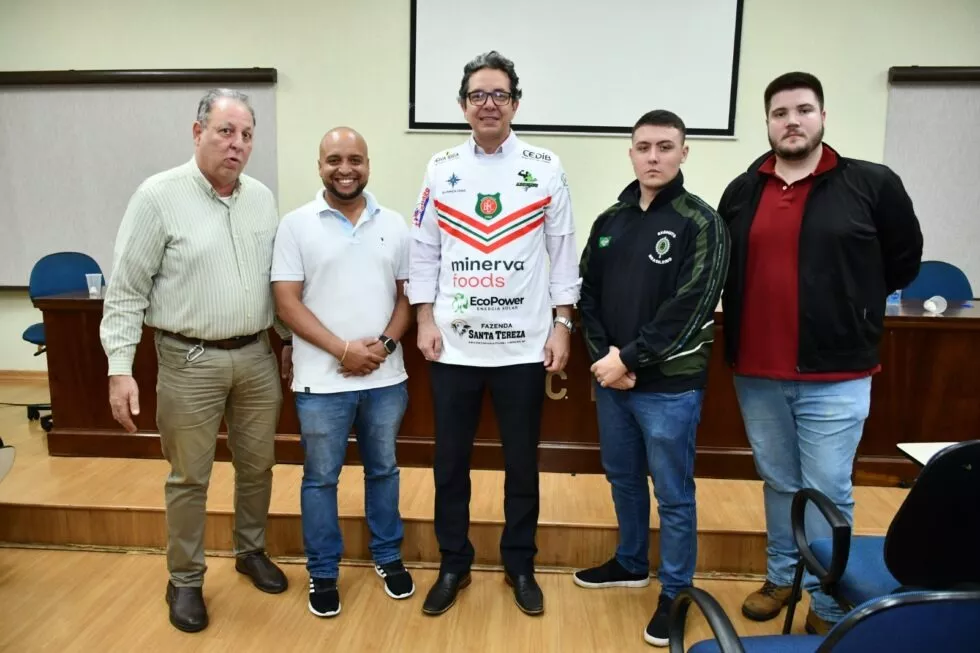 Novo presidente do Barretos é empossado para mandato até o final de 2027 1 Marcelo Rios Witzel (centro) com a sua diretoria executiva (Foto: Janio Munhoz / BEC)