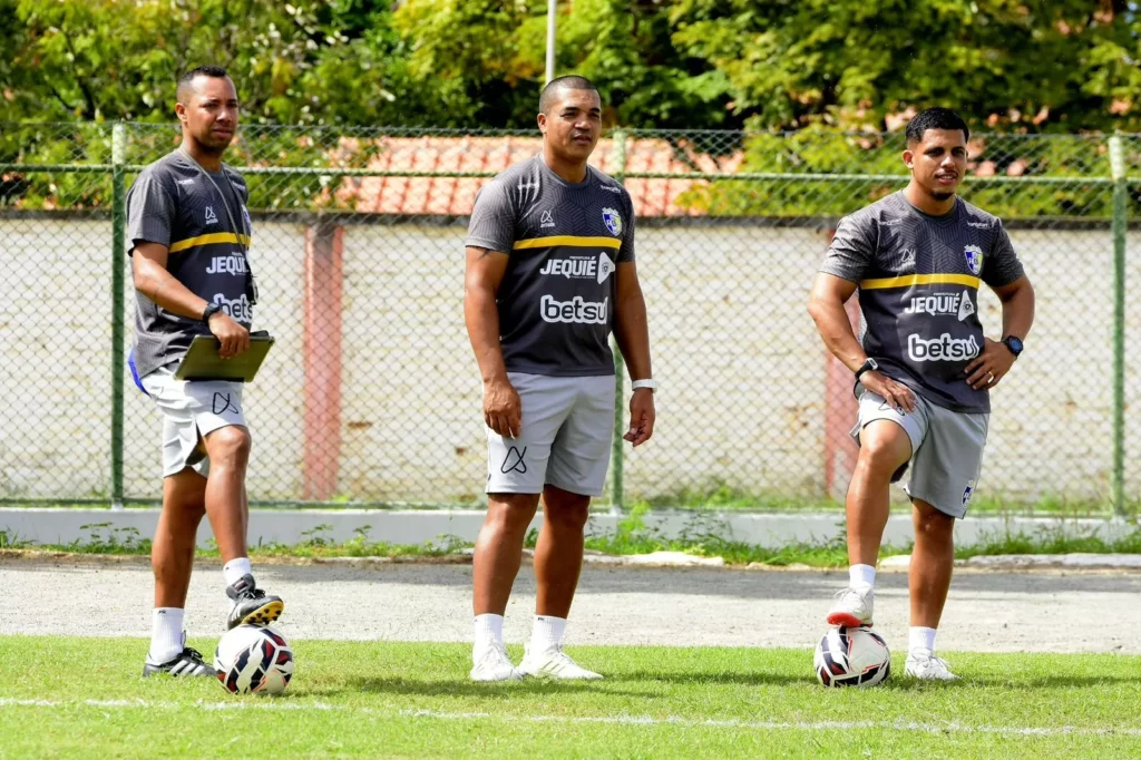 Jequié efetiva Erivaldo Oliveira como técnico para a Série D