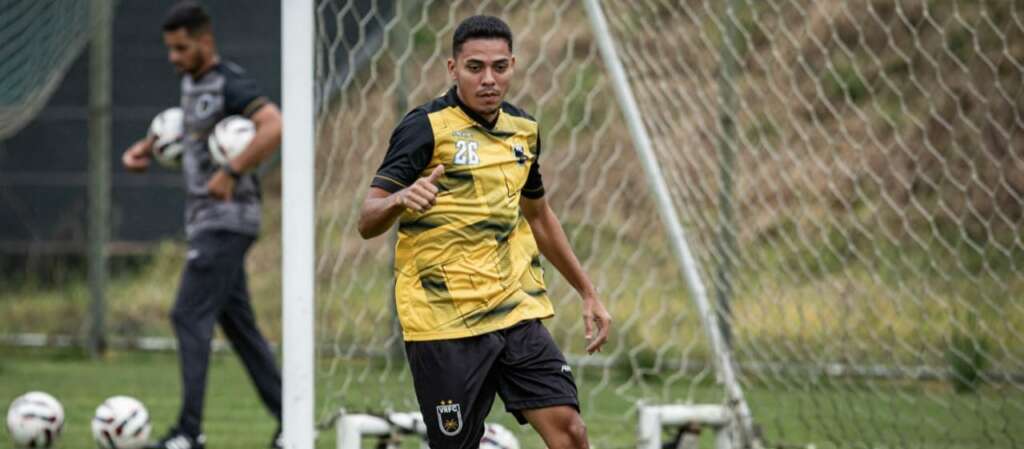 Matheus Costa e Ynaiã são novidades em treino do Volta Redonda