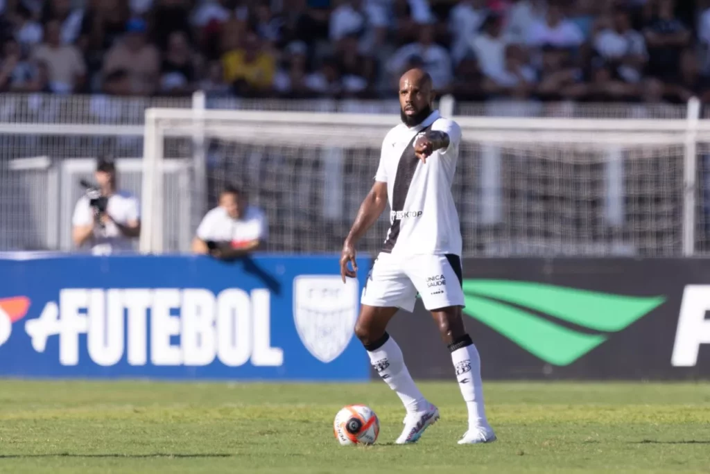 Série C: Zagueiro da Ponte Preta celebra triunfo contra o Náutico: “Gigante”