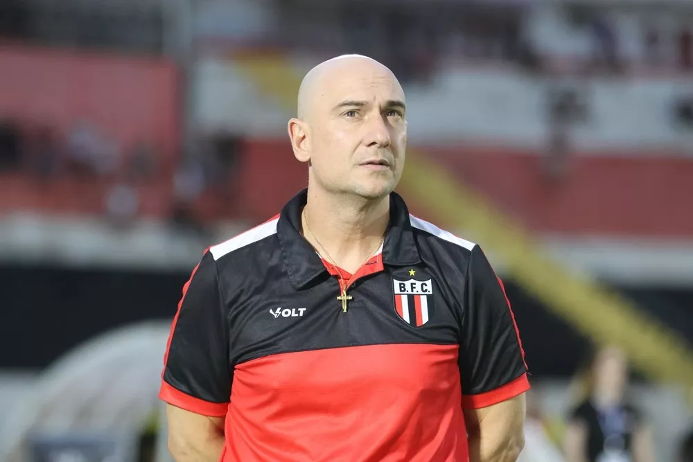 Técnico do Botafogo-SP explica derrota dura diante do Athletic-MG