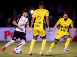 Corinthians tem 'tradição' quebrada e perde pela 1ª vez após eleição de novo papa