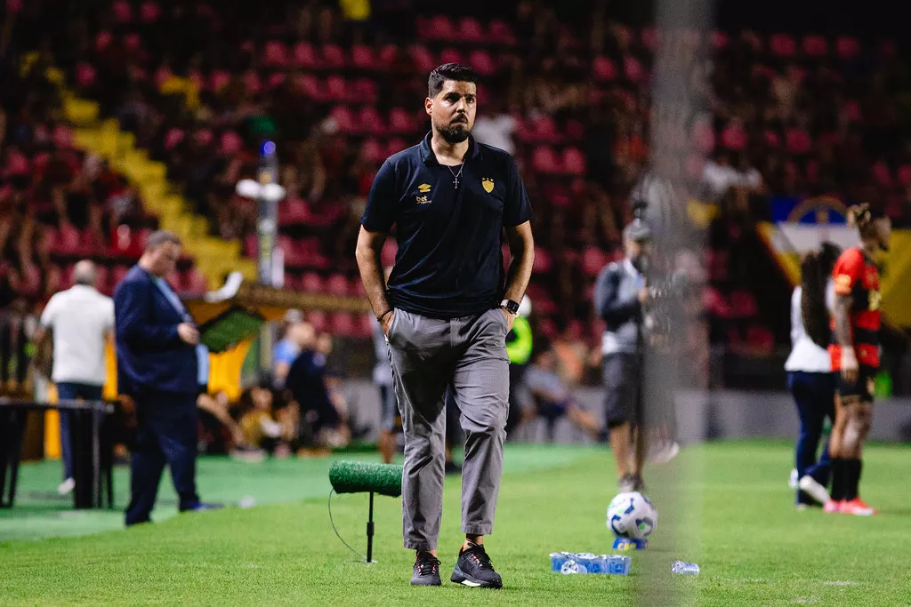 Técnico do Sport exalta jogadores mesmo sem vencer: “Foram competitivos”