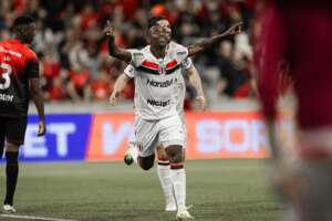 Athletico-PR 1 x 4 Botafogo-SP - Pantera aproveita expulsões e vence 1ª na Série B